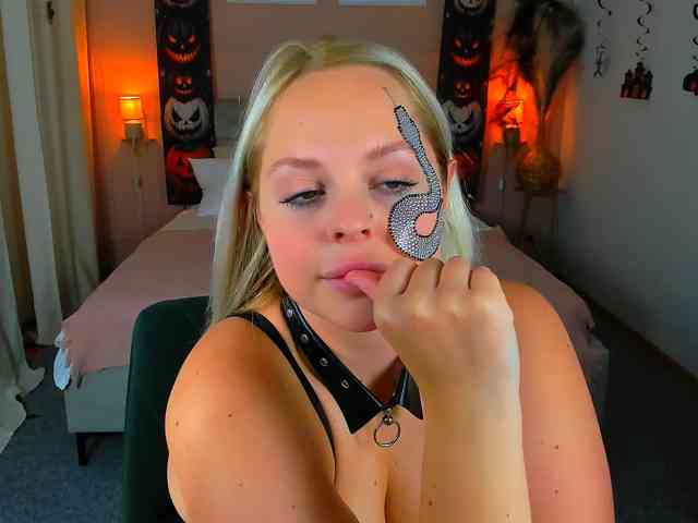 NikollaBlond
