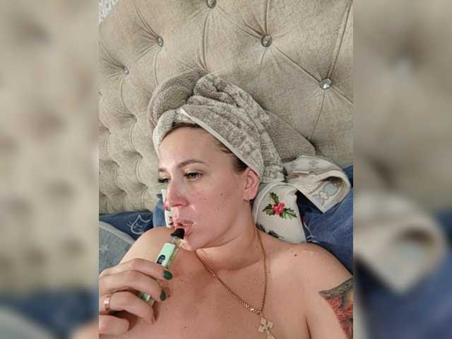 Marie-in-Wonderland live cam on BongaCams