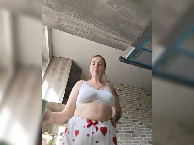 Marie-in-Wonderland live cam on BongaCams