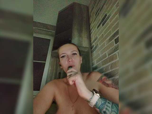 Marie-in-Wonderland live cam on BongaCams