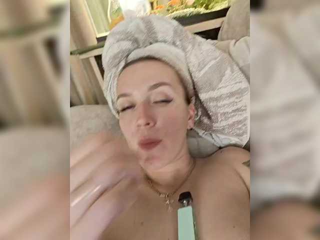 Marie-in-Wonderland Nude Live Sex Shows