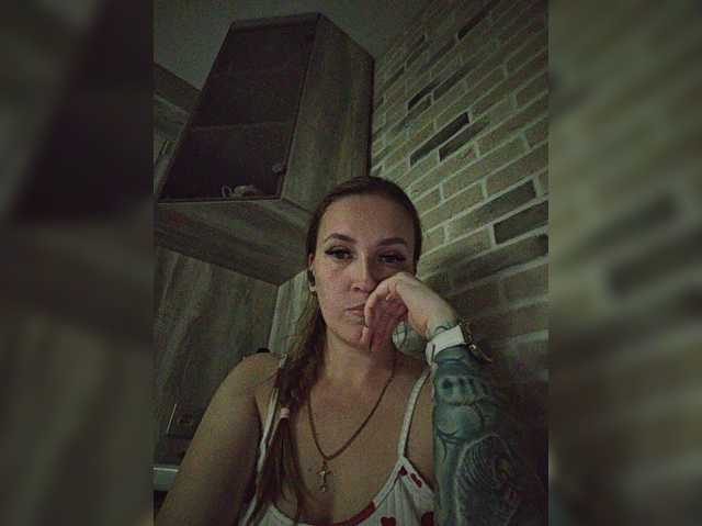 Marie-in-Wonderland live cam on BongaCams