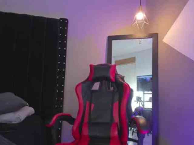 AlessiaCherry webcam