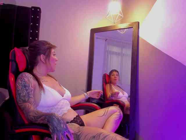 AlessiaCherry webcam