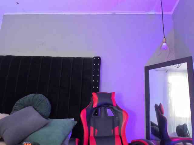 AlessiaCherry webcam