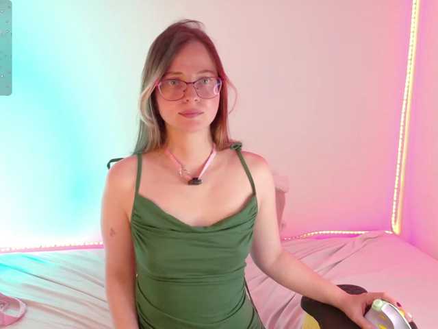 ambeerwood, live now on BongaCams