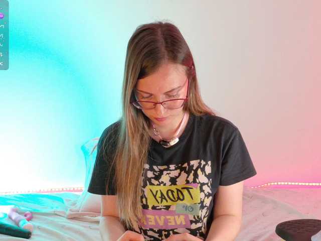 ambeerwood live cam on BongaCams