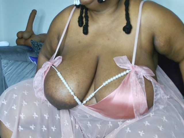 ThickianaRider1 live cam preview