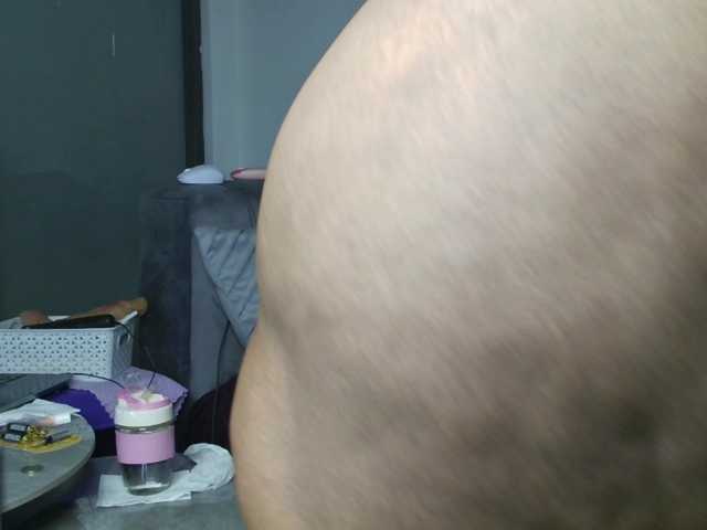 ThickianaRider1 live cam preview