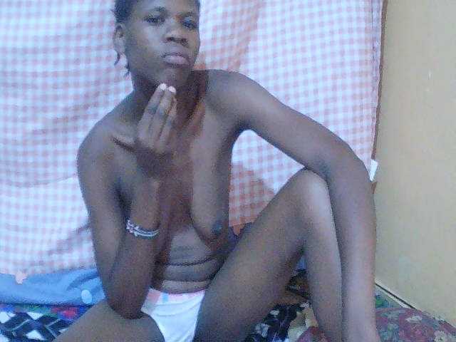 Khasandi live cam on BongaCams