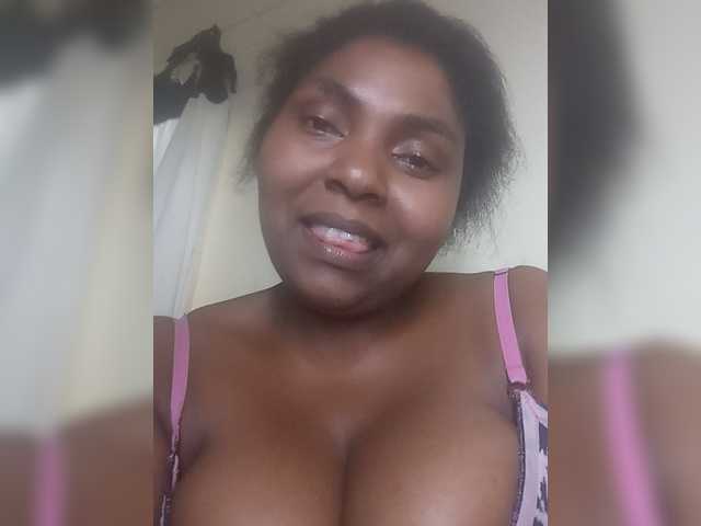 Sweetmama10, en vivo ahora en BongaCams