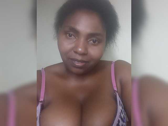 Sweetmama10, en vivo ahora en BongaCams