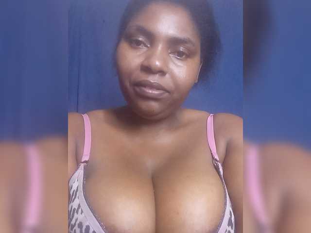 Sweetmama10 webcam bongacams model stream image