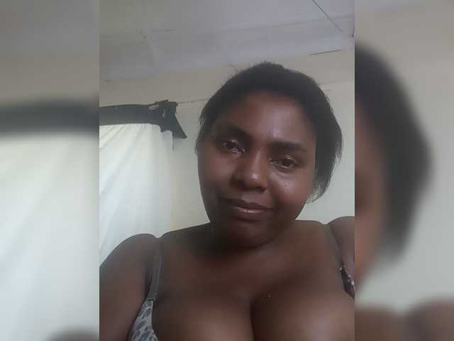 Sweetmama10 live cam on BongaCams