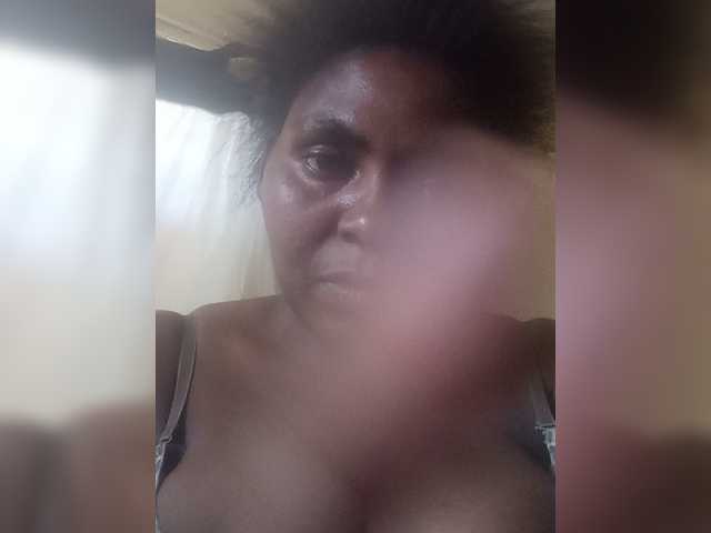 Sweetmama10 live cam on BongaCams