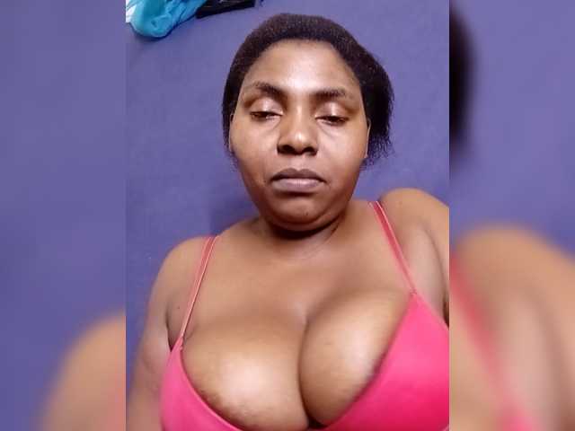 Sweetmama10 live cam on BongaCams