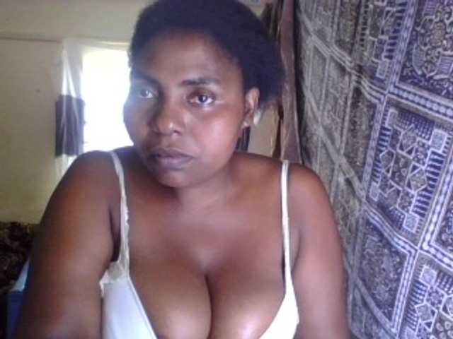 Sweetmama10 live cam on BongaCams