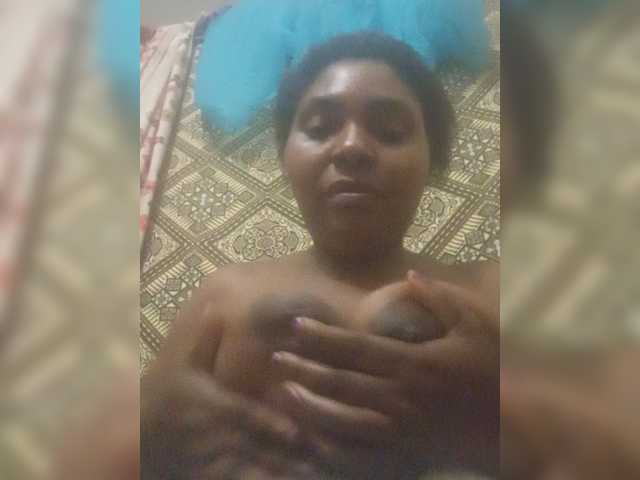 Sweetmama10 live cam on BongaCams