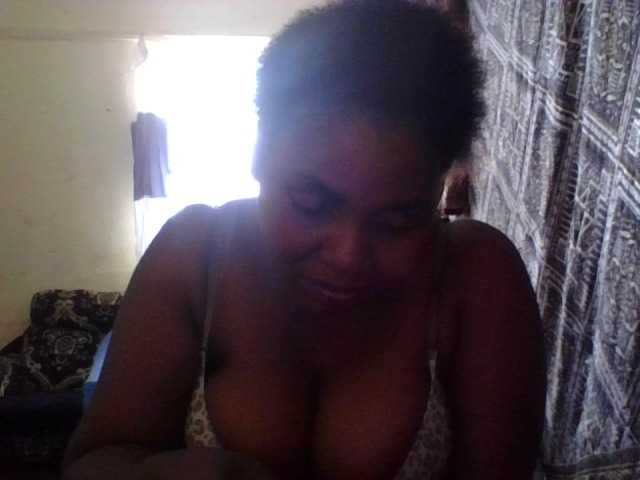 Sweetmama10 live cam on BongaCams