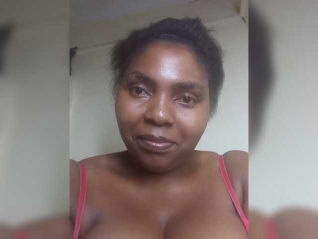 Sweetmama10 live cam on BongaCams