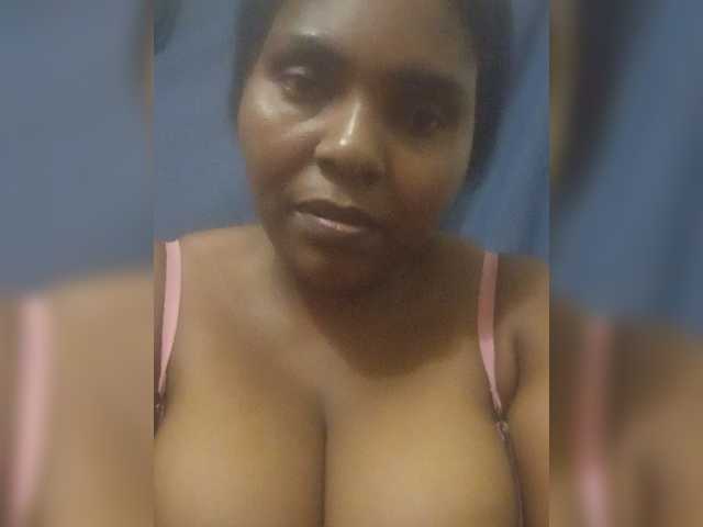 Sweetmama10, en directo ahora en BongaCams