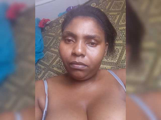 Sweetmama10 live cam on BongaCams