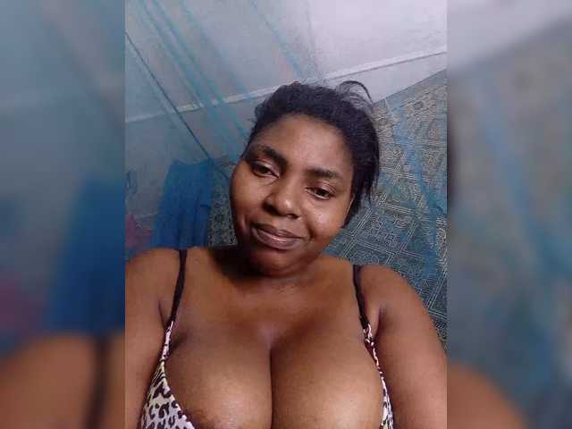 Sweetmama10 live cam on BongaCams