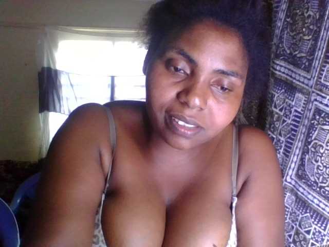 Sweetmama10 live cam on BongaCams