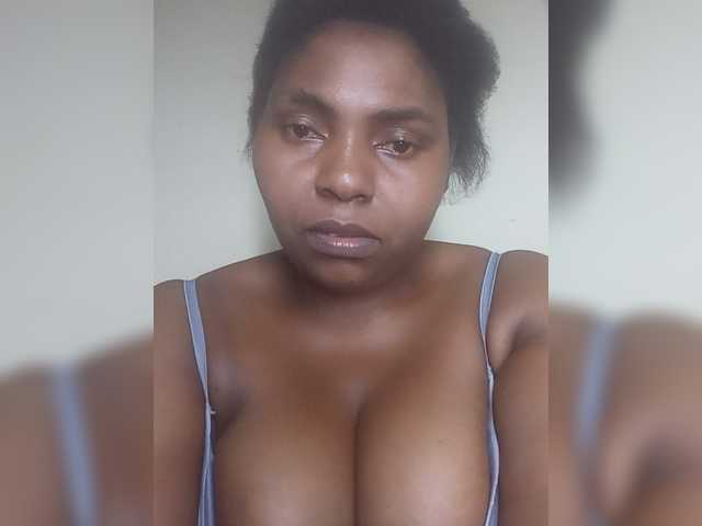 Sweetmama10, en directo ahora en BongaCams