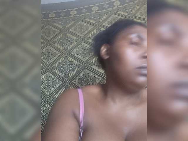 Sweetmama10 live cam on BongaCams
