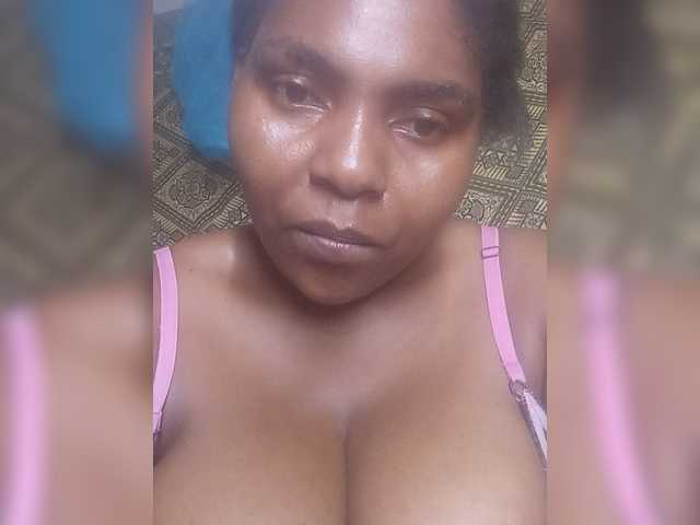 Sweetmama10 live cam on BongaCams
