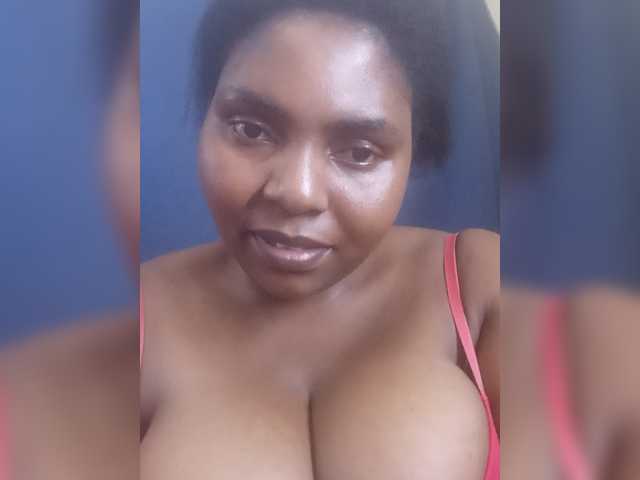 Sweetmama10 webcam bongacams model stream image