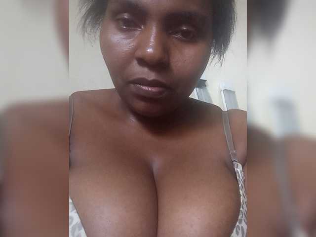 Sweetmama10 live cam on BongaCams