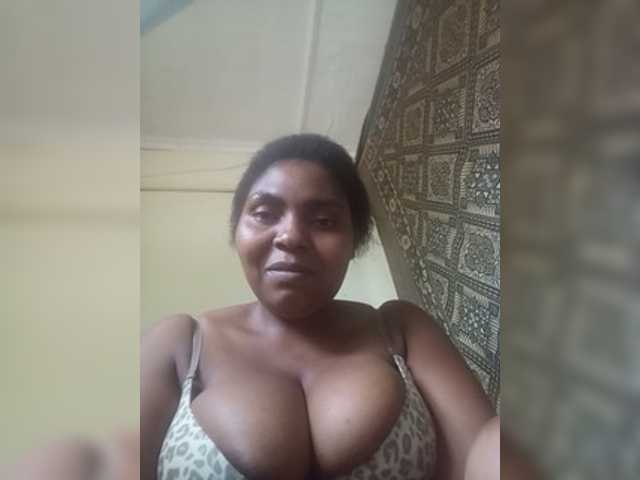 Sweetmama10 live cam on BongaCams