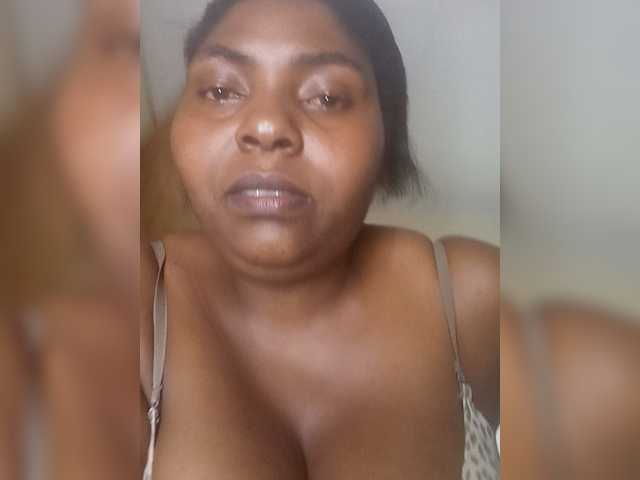 Sweetmama10 live cam on BongaCams