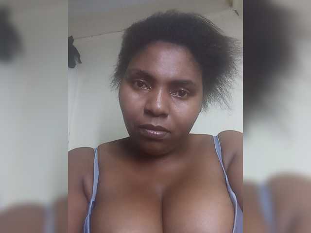 Sweetmama10, en directo ahora en BongaCams