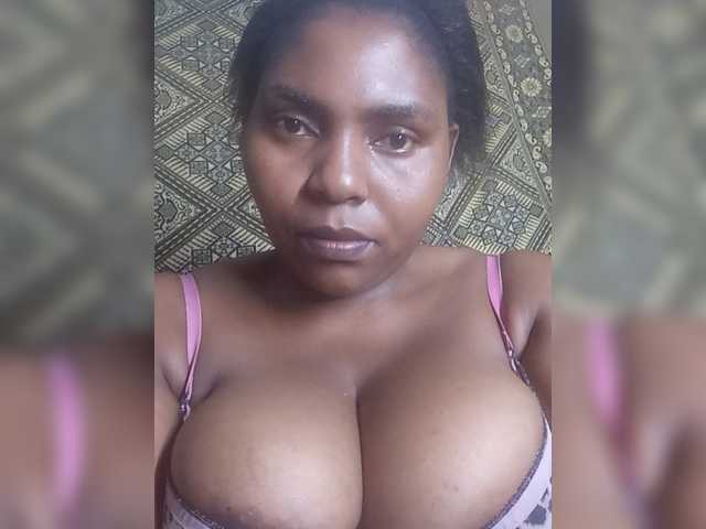 Sweetmama10 live cam on BongaCams