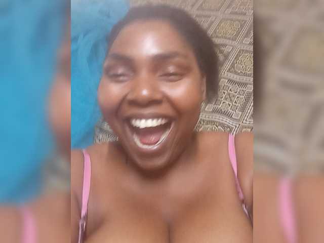 Sweetmama10 live cam on BongaCams