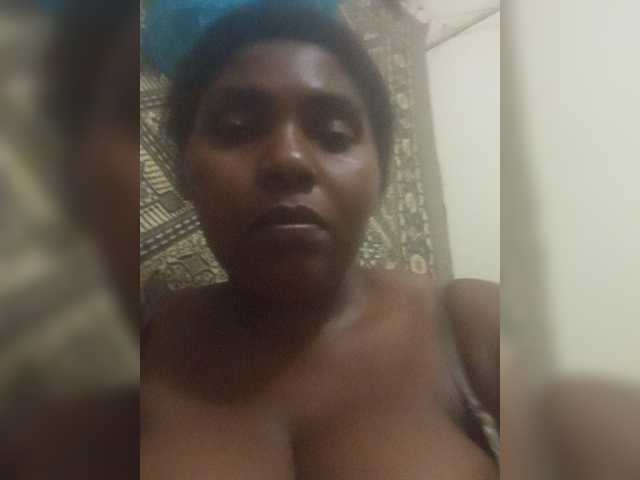 Sweetmama10 live cam on BongaCams