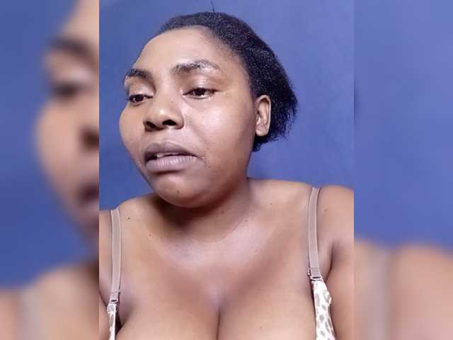 Sweetmama10 live cam on BongaCams