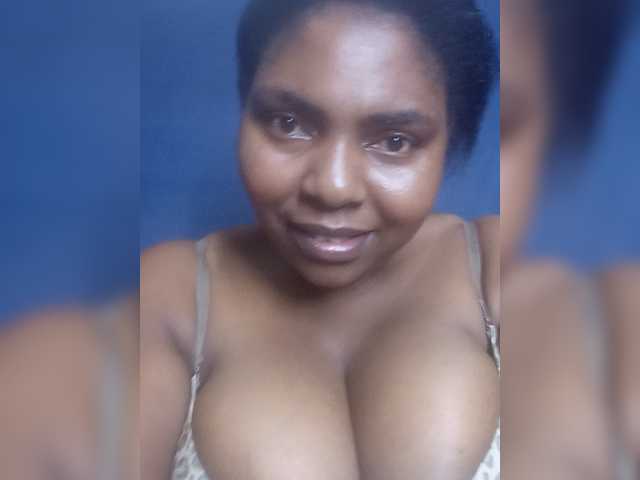 Sweetmama10 live cam on BongaCams