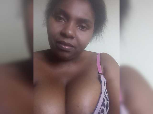 Sweetmama10, en vivo ahora en BongaCams