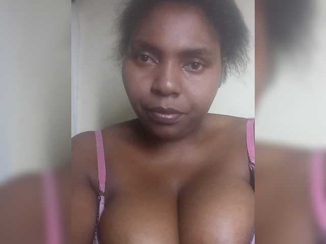 Sweetmama10, en vivo ahora en BongaCams