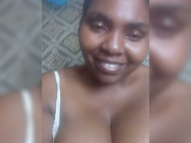 Sweetmama10 live cam on BongaCams