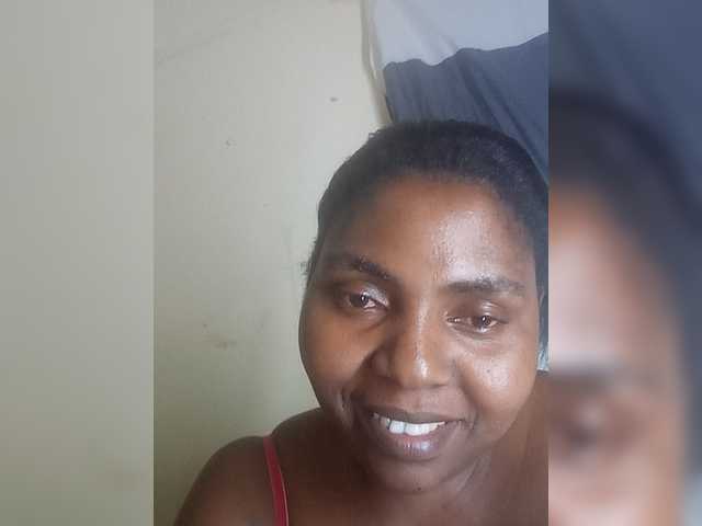 Sweetmama10 live cam on BongaCams