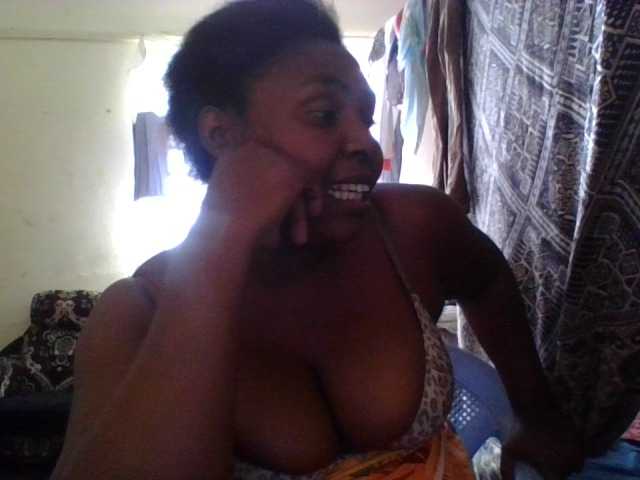 Sweetmama10 live cam on BongaCams