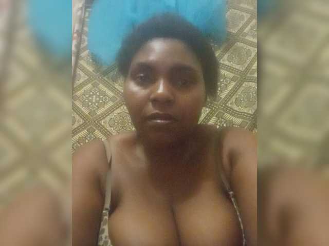 Sweetmama10 live cam on BongaCams