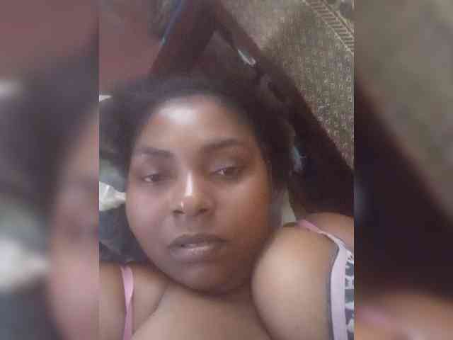 Sweetmama10 webcam