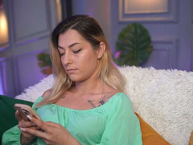 MichelleJo live cam on BongaCams