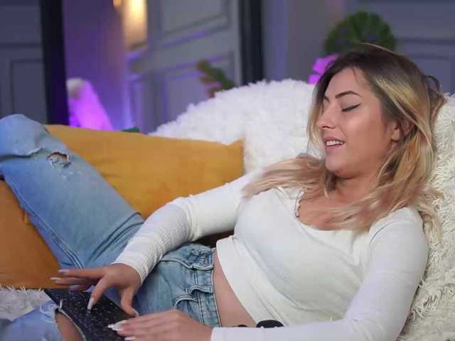 MichelleJo live cam on BongaCams